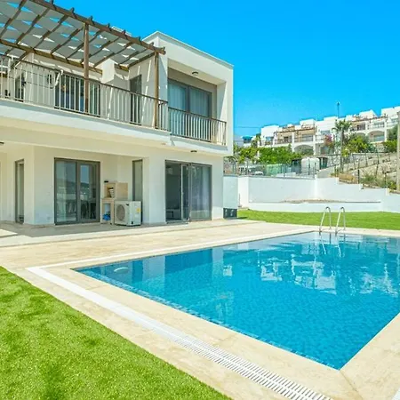 Zuma Private Pool & *