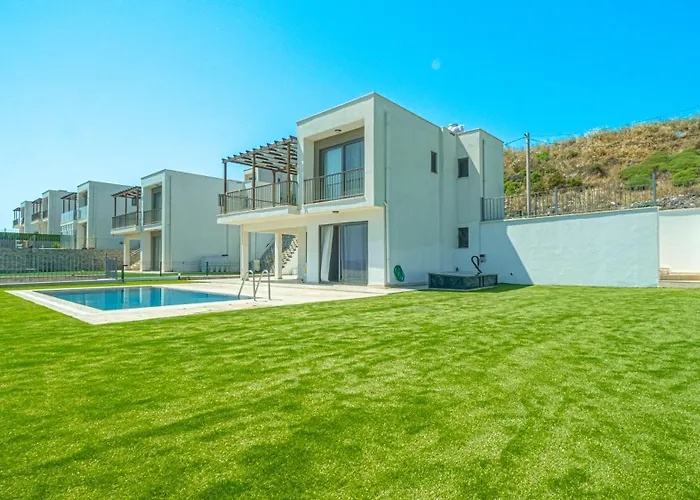 Zuma Private Pool & *